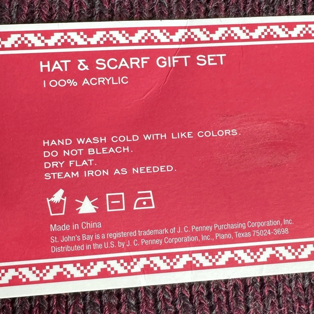 St. John's Bay Men's Hat & Scarf Set  one size fit all